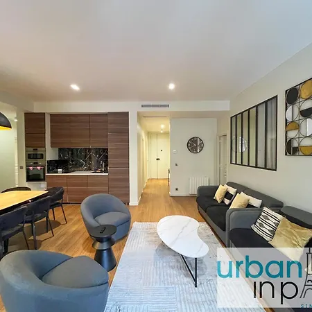 Urban Flat 119 - Spacious 5 Bedroom Flat In